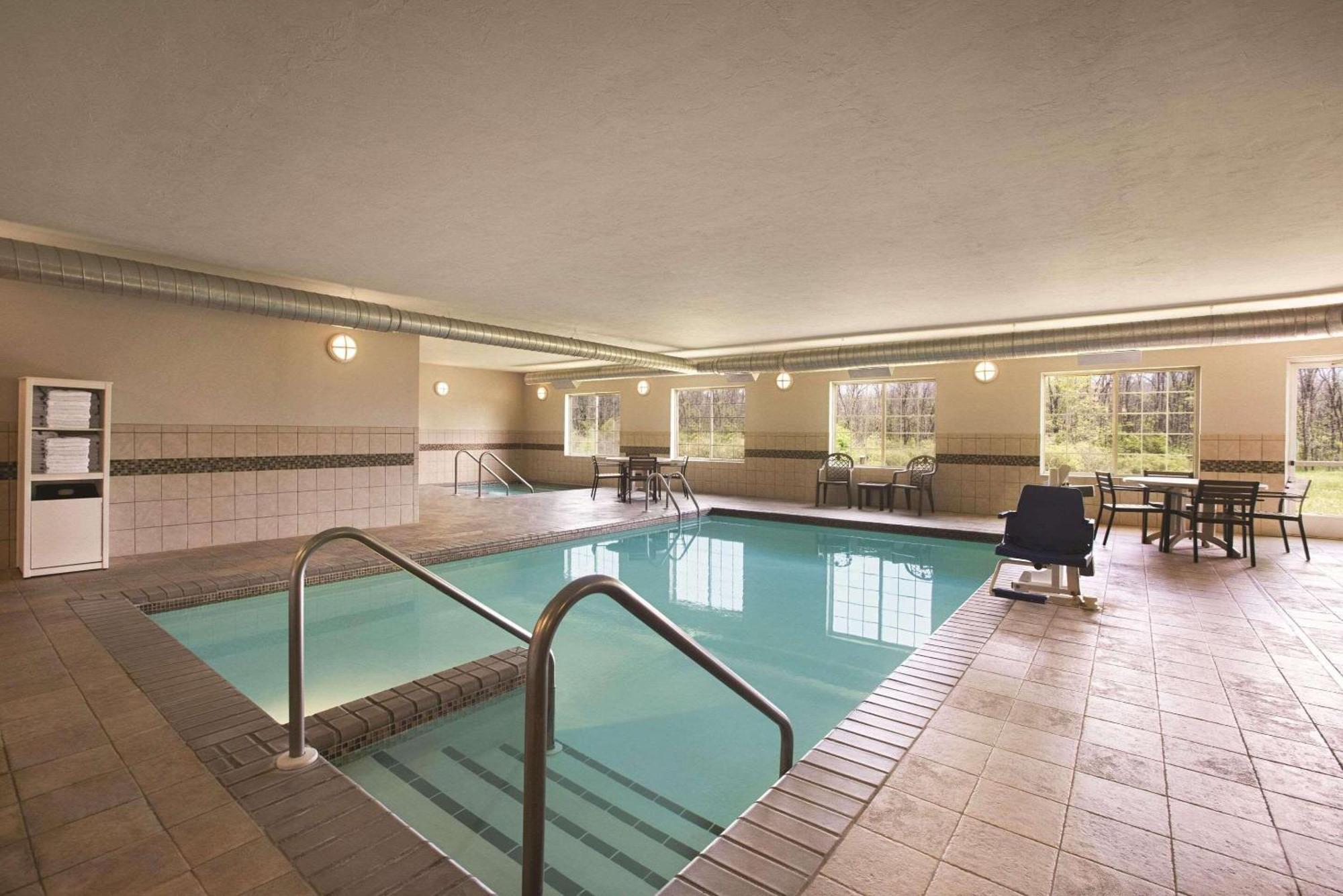 Country Inn & Suites By Radisson, Green Bay North מראה חיצוני תמונה